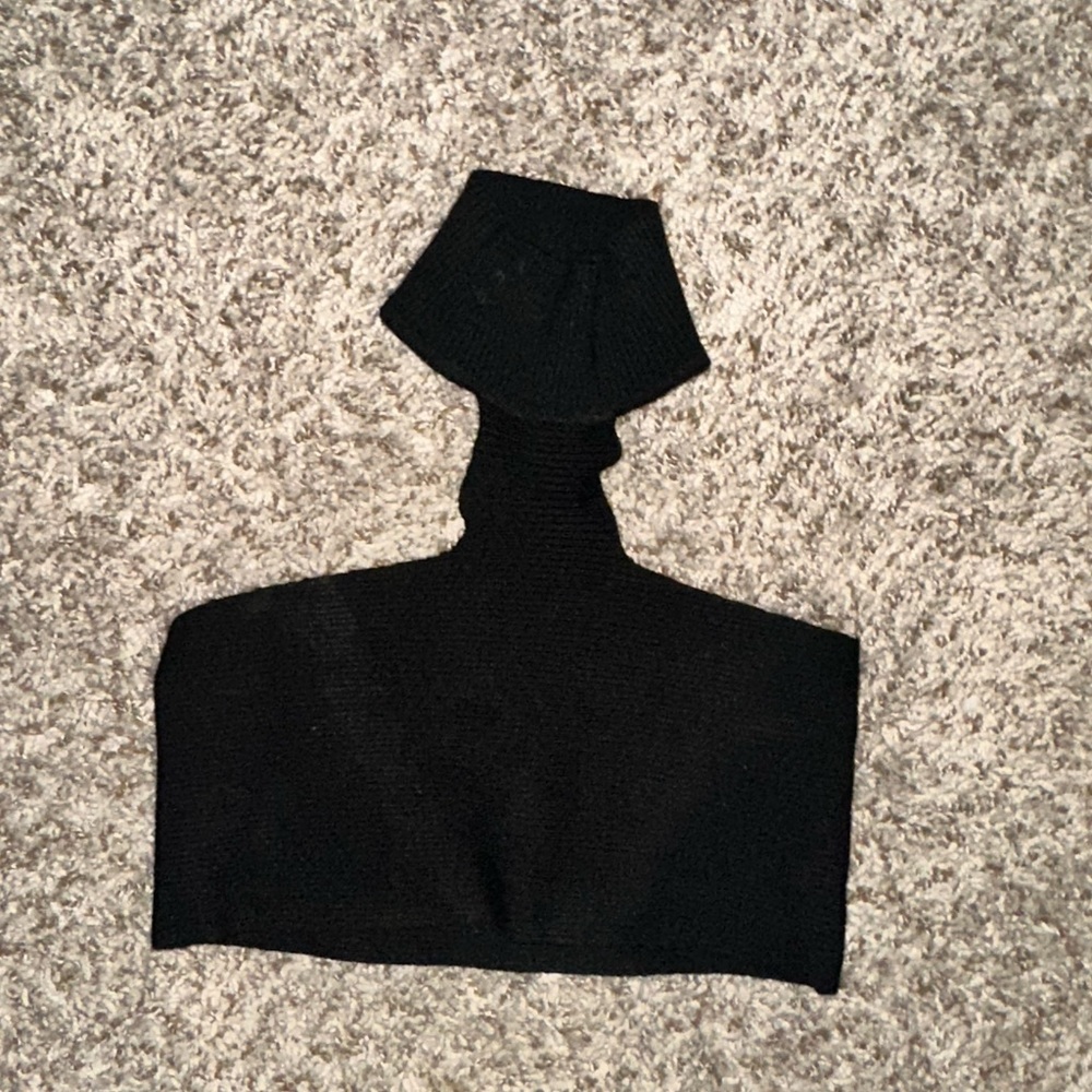 Edikted Halter Top
